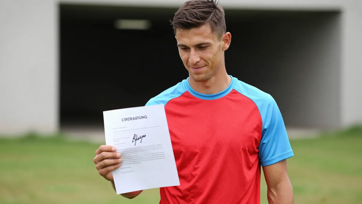 Cliftonville FC Loan Deal: Aidan Kelly Joins Newington