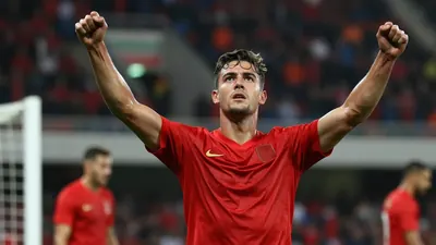 Liam McStravick and Joe Gormley both scored twice as Cliftonville FC eased past Knockbreda 4-0 to progress in the County...